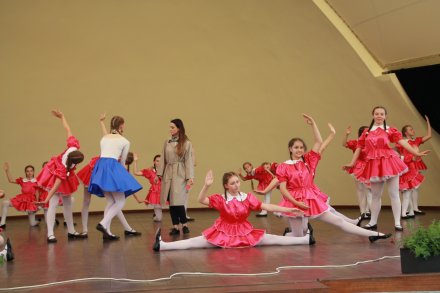 Uczestnicy pokazów tanecznych